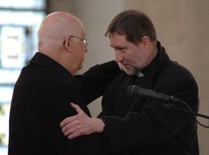 Kardinal Sterzinsky beglückwünscht Dr. Heinrich