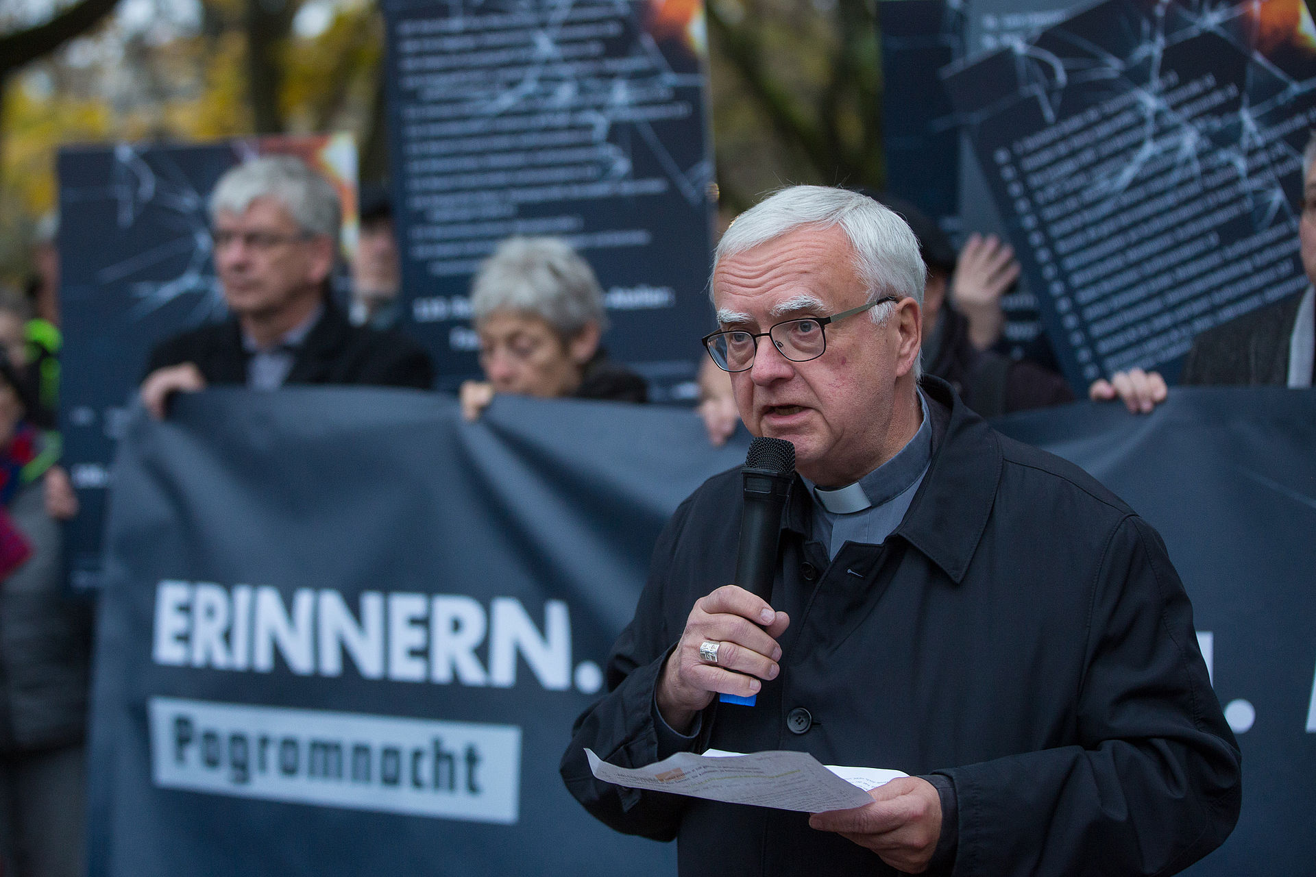 Mehr als 2.000 Berliner auf Gedenkweg der Kirchen zu NS-Pogromen